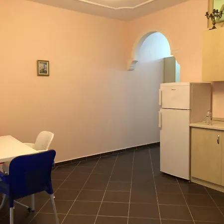 Hill Apartment *